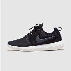 Women’s Nike Roshes 2.0 (sz 8.5)